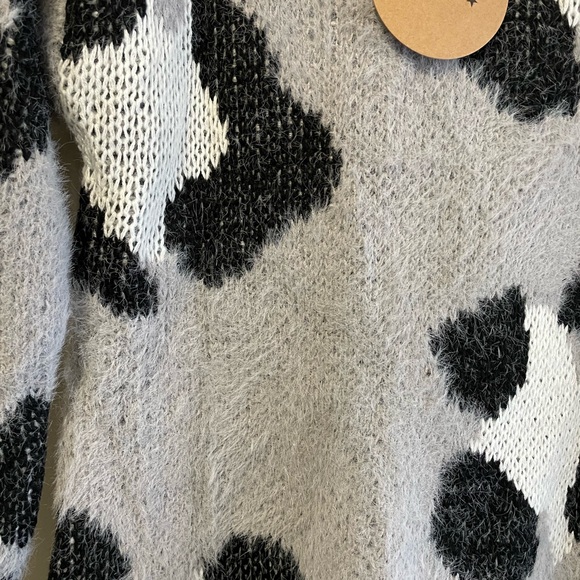 Bibi leopard print fuzzy sweater nwt oversized small final price - Picture 3 of 6
